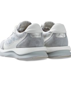 women's comfortable sneakers