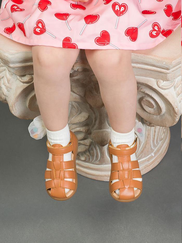 LittleBlueLamb, barefoot, sandals